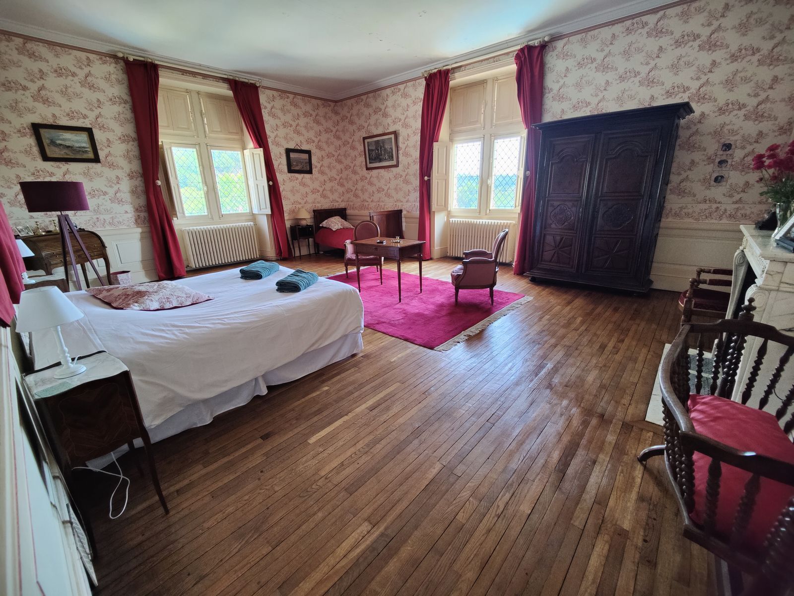Chambre n°1 — Lit et décoration