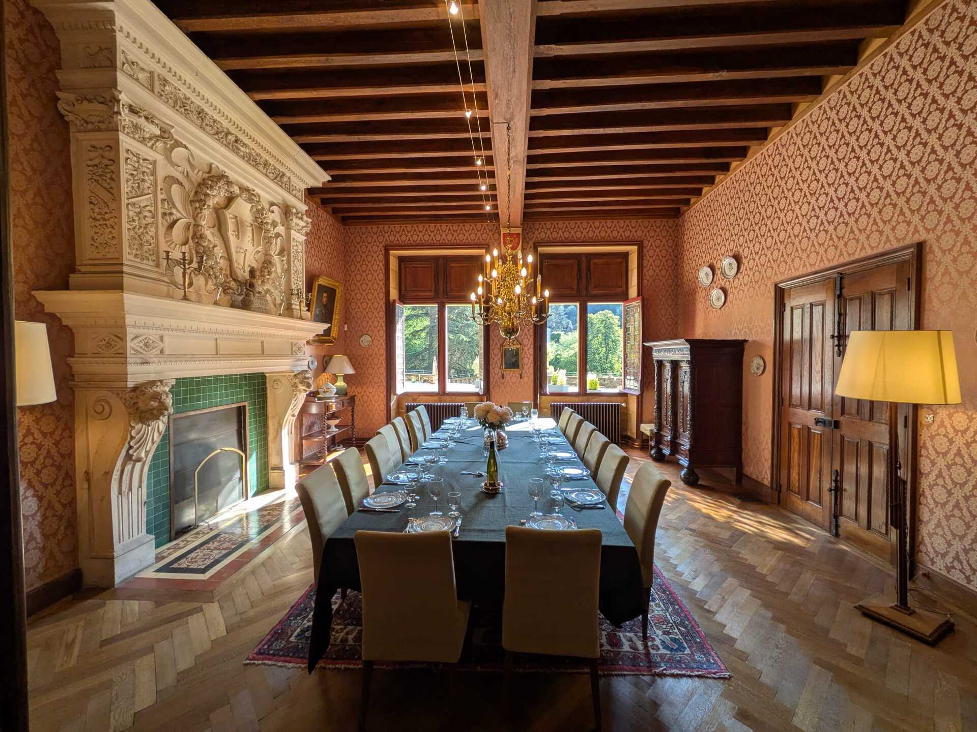 Salle à manger — Grande cheminée Renaissance